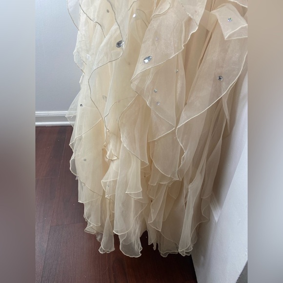 MORI LEE by Ruffled Organza with Corset Back Closure Paparazzi Read Description - Picture 14 of 15
